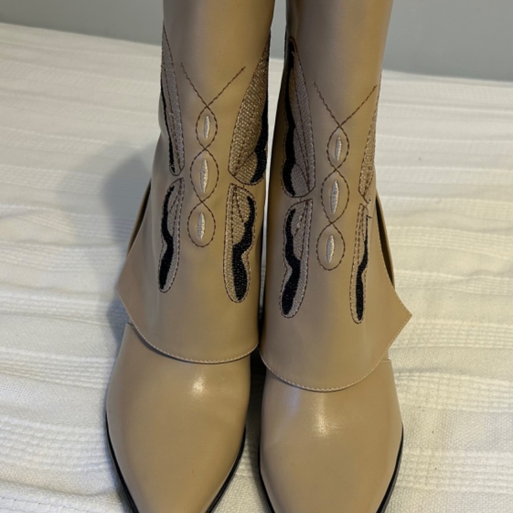Butterfly boots - Picture 2 of 3
